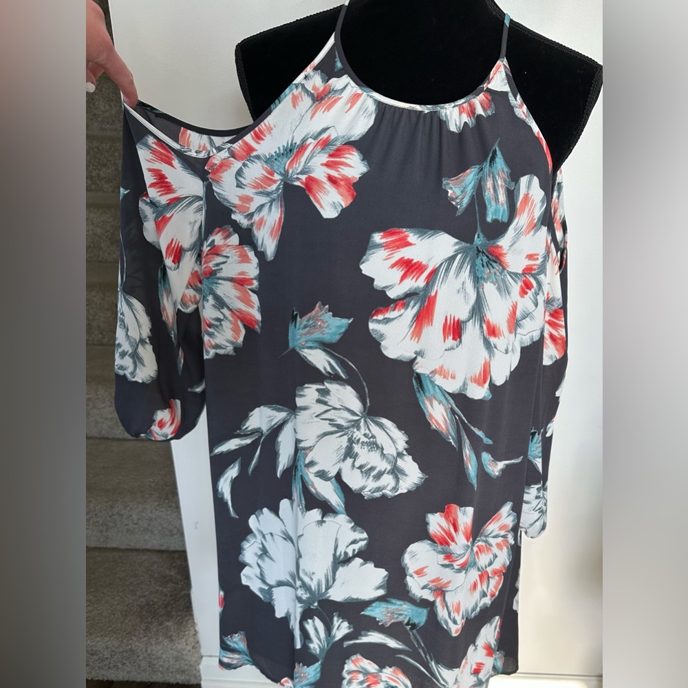 1.State Floral Cut-out Shoulder Dress-Size M - Picture 5 of 7